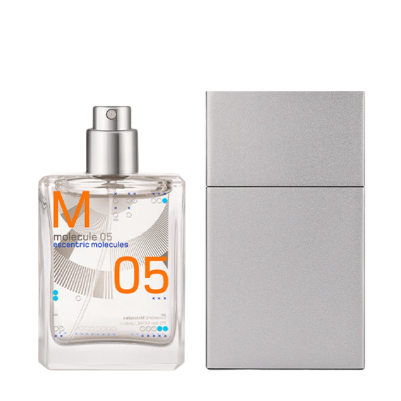 1637319439_escentric_molecules_molecule_05_cased_30ml_box.png