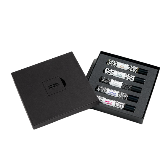 1669988996_8058772090868-jusbox-greatest-hits-mini-8ml-7_8ml-travelsize-travel-perfumes-beat-cafe-black-powder-cheeky-smile-feather-suprime-siren-and-en-_-sailors-giftbox-luxe-niche-e_1eba10ac-9c45-4882-a427-bec38317990e.png