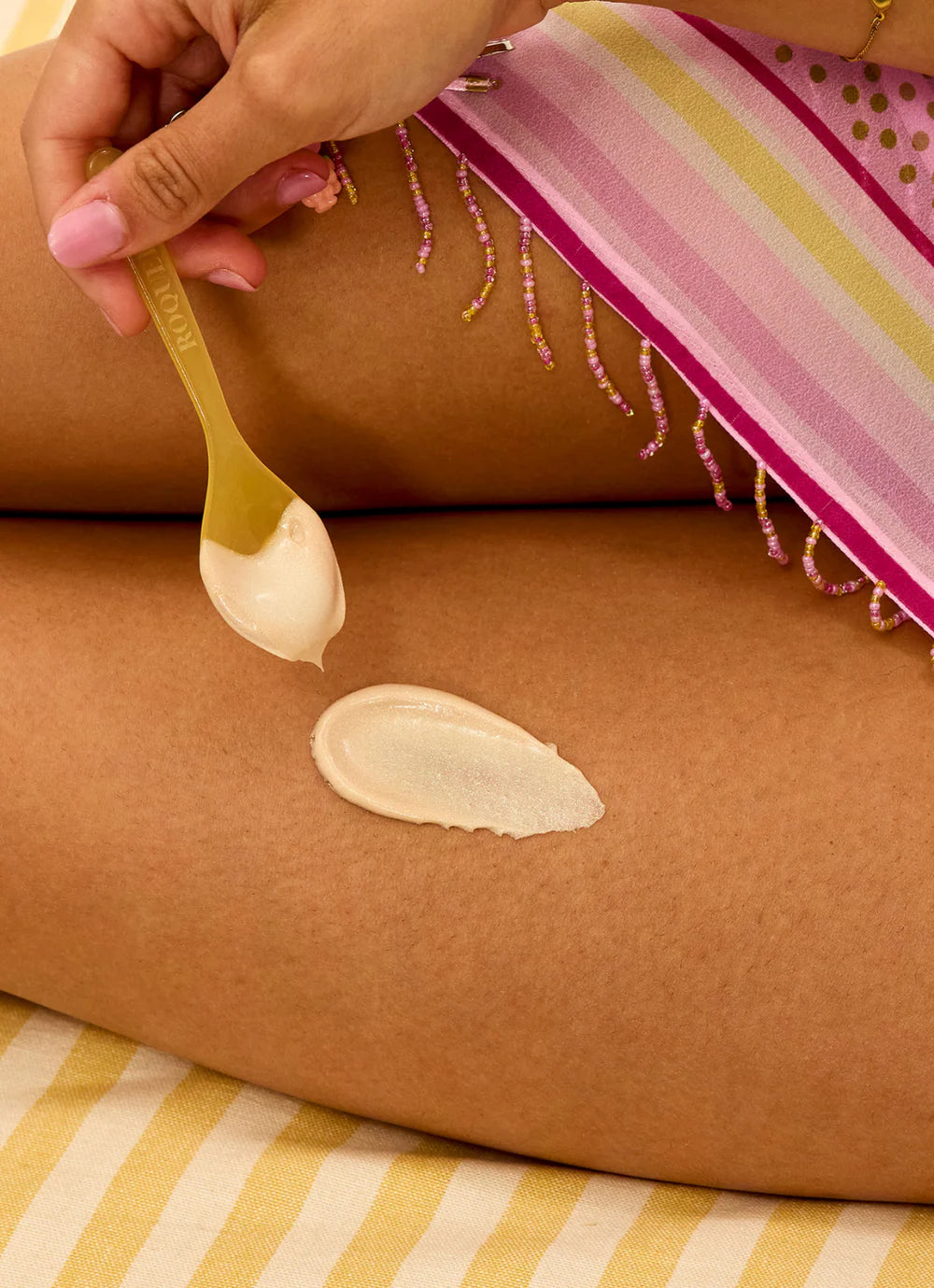 Roquebrun X Loavies Gradual Tan Glitter Bodylotion